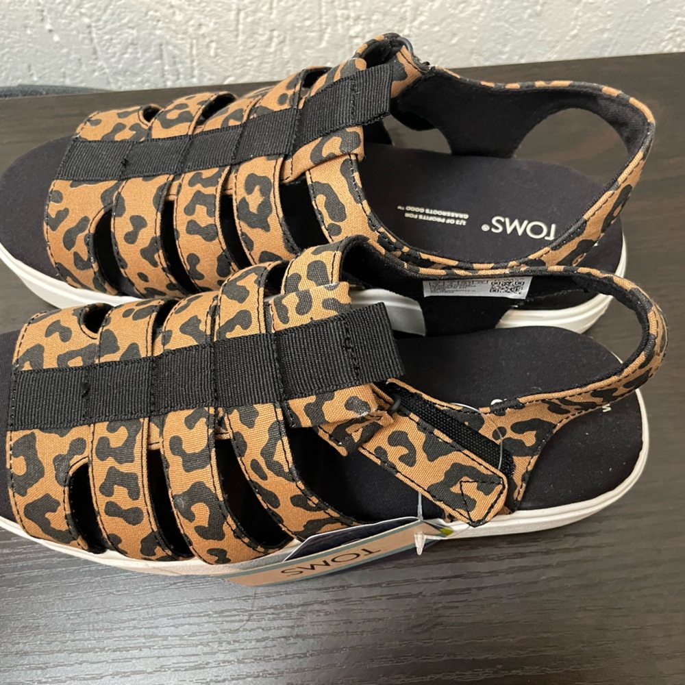 TOMS sandal